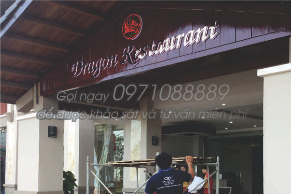 Biển quảng cáo nhà hàng của khách sạn