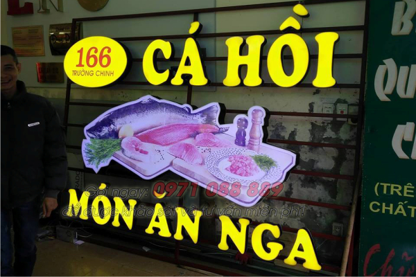 Biển quảng cáo khung sắt chữ nổi mica cho nhà hàng: