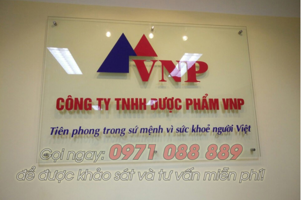 Biển công ty bằng Kính