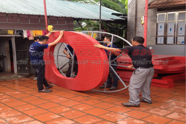 thi công biển quảng cáo ngoài trời cho công ty honda việt nam