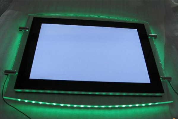 biển hộp đèn siêu mỏng băt tường