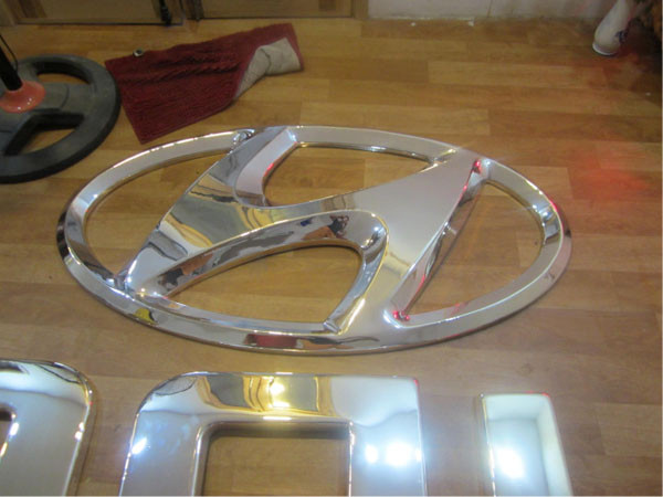 logo hút nổi mica thương hiệu huyndai