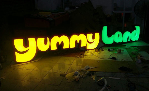 Chữ mica hút nổi gắn led