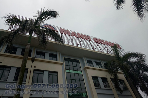 biển quảng cáo trên nóc nhà Mạnh Quang