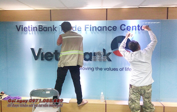Lắp đặt biển backdrop kính VietinBank