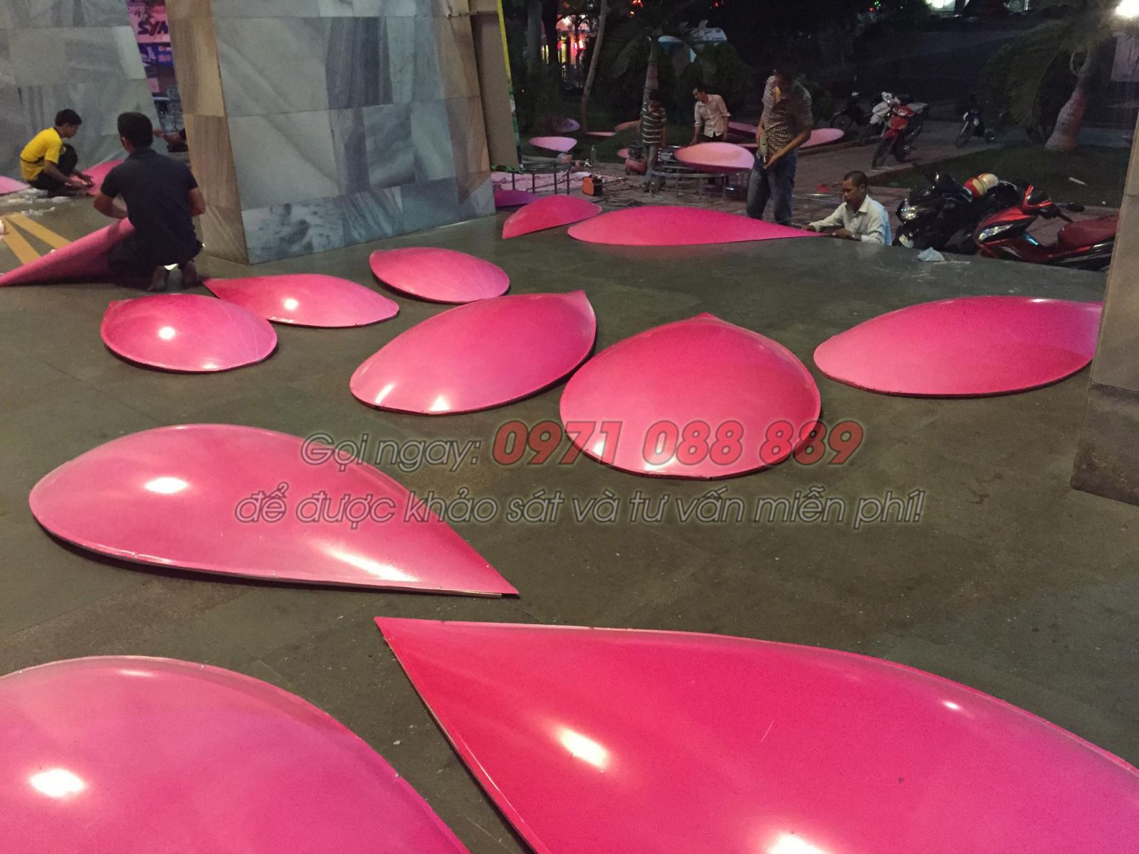 Hoa Sen Trang Trí - Cung VH Hữu Nghị Việt Xô