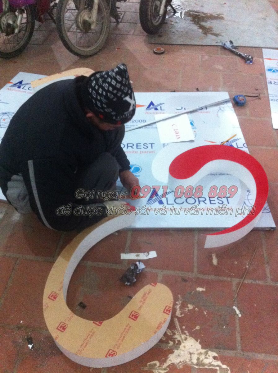 Biển Quảng Cáo Chữ Nổi Mica Sáng Âm - Tòa Nhà VietSafe