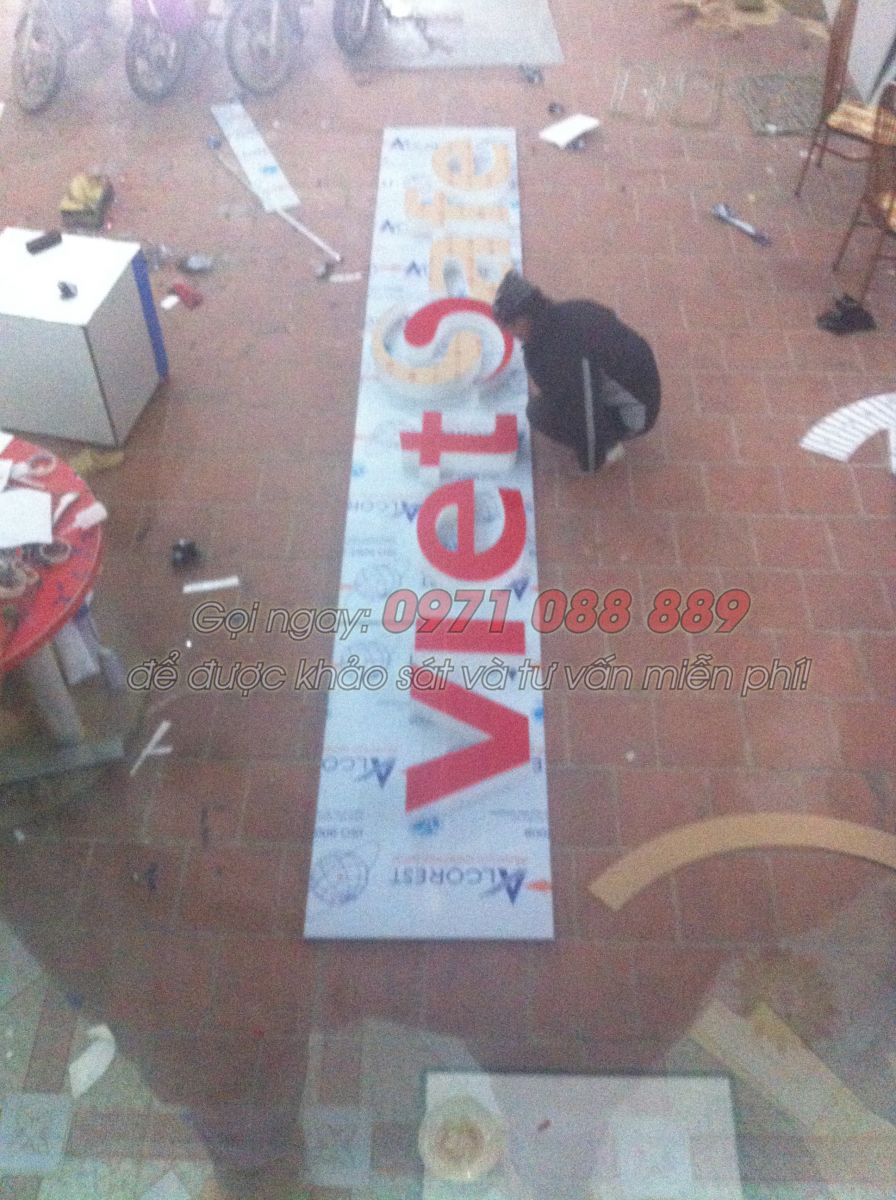 Biển Quảng Cáo Chữ Nổi Mica Sáng Âm - Tòa Nhà VietSafe