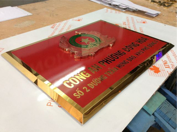 Mẫu biển quảng cáo công ty inox vàng bóng