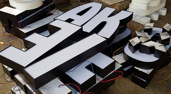 Đơn vị gia công chữ inox uy tín, có kinh nghệm tại Hà Nội