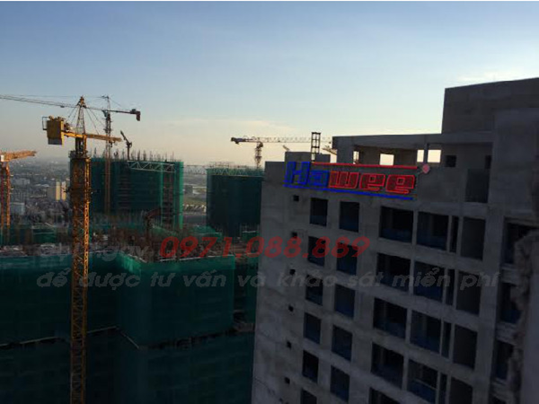   Biển quảng cáo được làm từ bộ chữ Alu gắn led